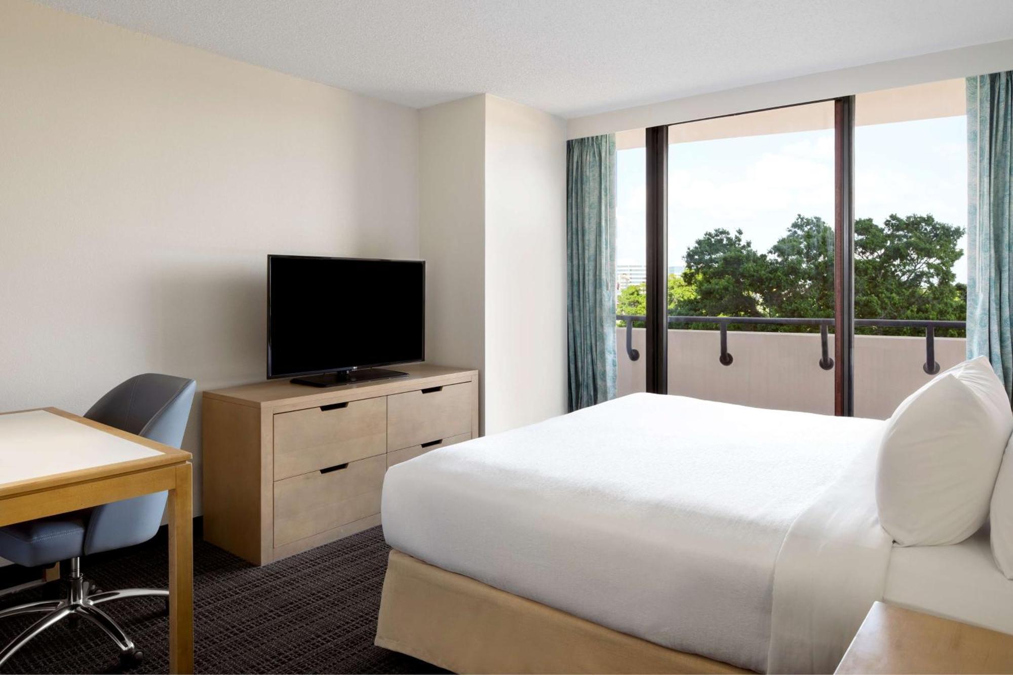 Embassy Suites By Hilton Tampa Airport Westshore Exteriér fotografie