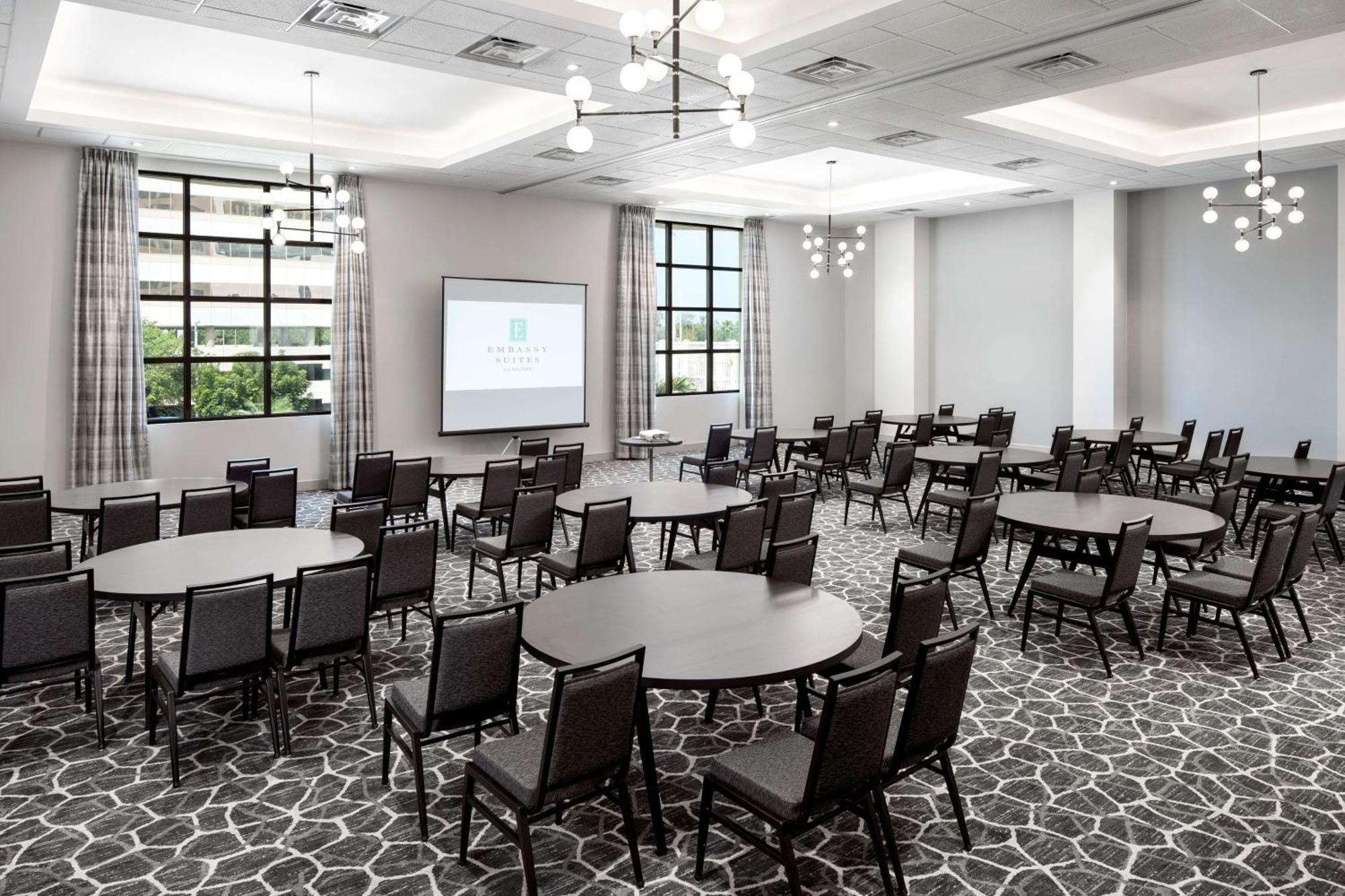 Embassy Suites By Hilton Tampa Airport Westshore Exteriér fotografie