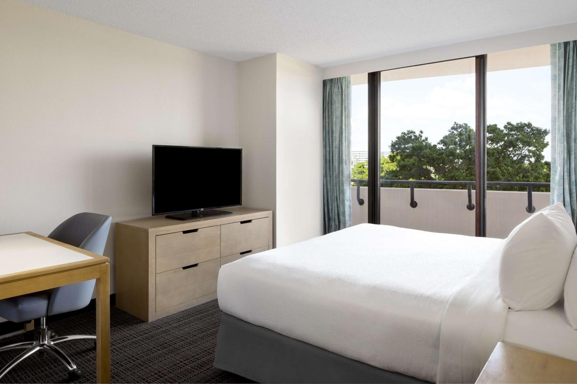 Embassy Suites By Hilton Tampa Airport Westshore Exteriér fotografie